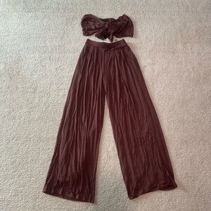 Hello I am selling a two-piece set from JLUXLABEL and brown never worn.